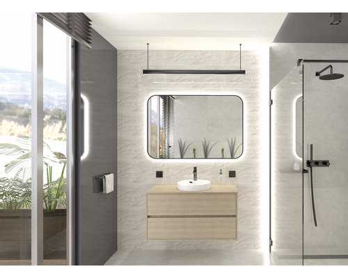 Baie modernă cu lavoar, oglindă cu iluminare și cabină de duș