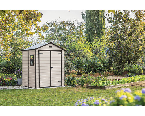 Cabină de grădină în grădină cu fereastră și ușă dublă