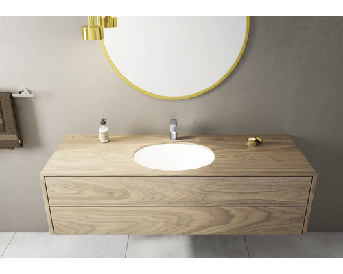 Baie cu dulap de lavoar din lemn și oglindă rotundă