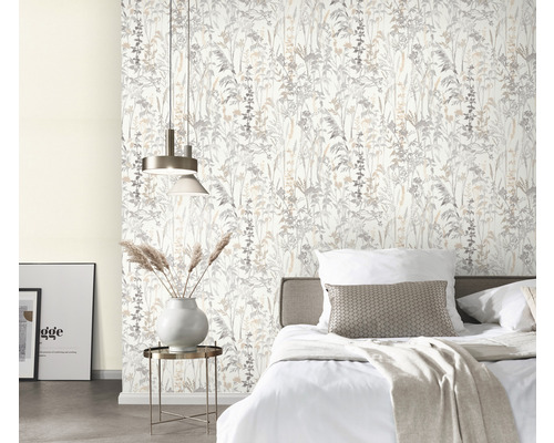 Dormitor cu tapet cu model floral