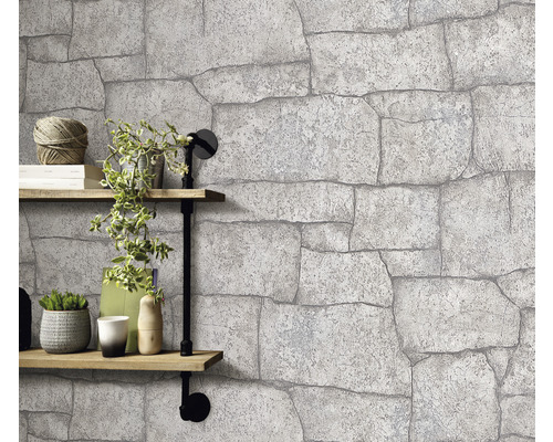Tapetă cu aspect de piatră cu raft și decorațiuni