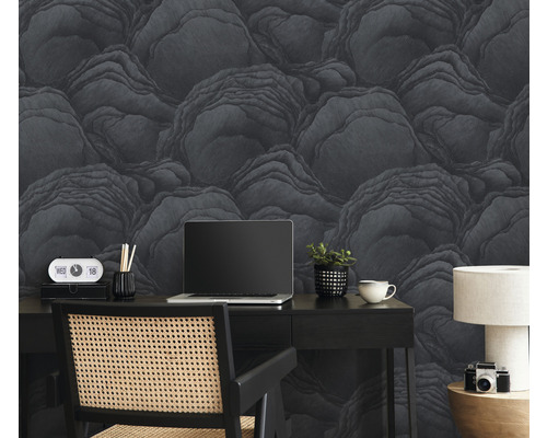 Birou cu birou, scaun, lampă și tapet cu design de piatră