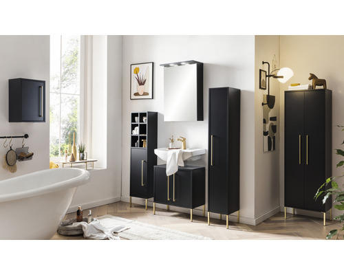 Baie cu cadă, lavoar, dulap cu oglindă, dulap înalt și dulap suspendat în negru cu accente aurii