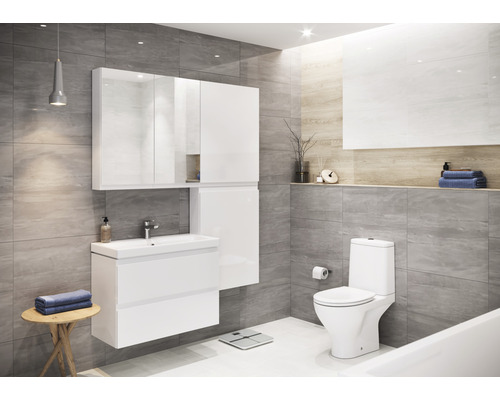 Baie cu lavoar, dulap cu oglindă, dulap suspendat și toaletă