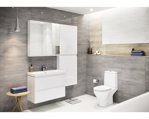 Baie modernă cu lavoar, dulap cu oglindă și toaletă într-un design luminos și prietenos.