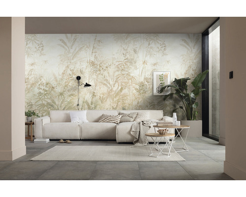 Living cu canapea, măsuțe de cafea și tapet de perete cu model vegetal