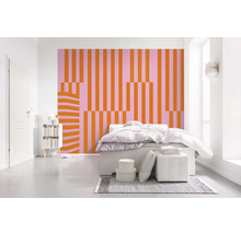 Dormitor cu tapet cu model cu dungi