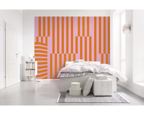 Dormitor cu tapet cu model cu dungi