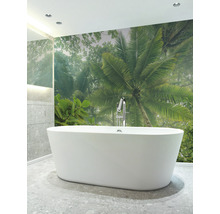 Baie cu cadă independentă și fototapet cu motiv de palmieri