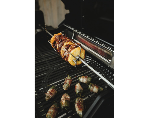 Grătar cu ananas și jalapenos învelite în bacon