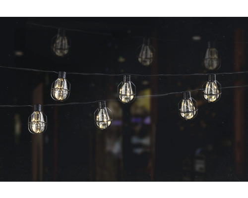 Șir de lumini cu becuri în formă de cușcă