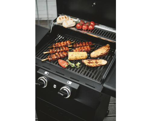 Grătar pe gaz cu frigărui, porumb și legume la grătar