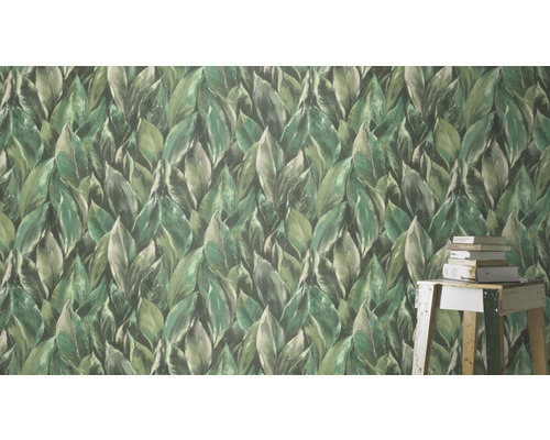 Tapetă cu motiv de frunze în camera de zi