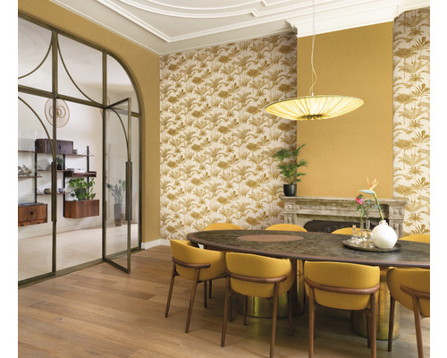 Sufragerie cu masă, scaune, tapet și separator de cameră