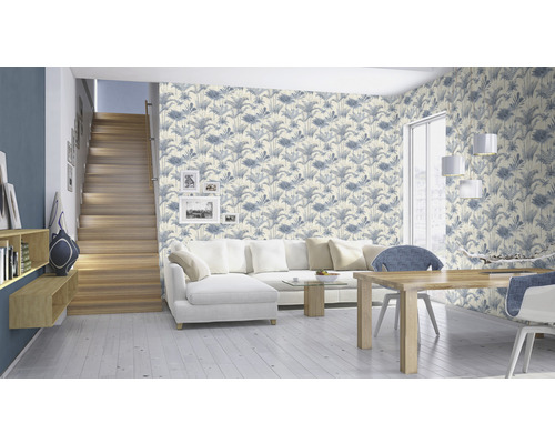 Living luminos cu scară, canapea, masă de sufragerie și tapet imprimat