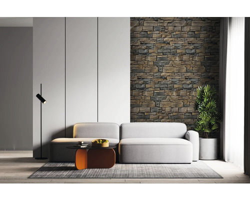 Living modern cu canapea, măsuță de cafea, lampadar, plantă la ghiveci și tapet cu aspect de perete de piatră