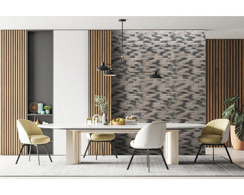 Sufragerie cu masă, scaune și placare de perete