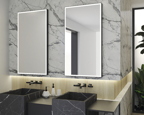 Baie cu două oglinzi iluminate și chiuvete din marmură