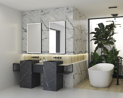 Baie luminoasă cu două chiuvete, oglinzi, cadă și plante