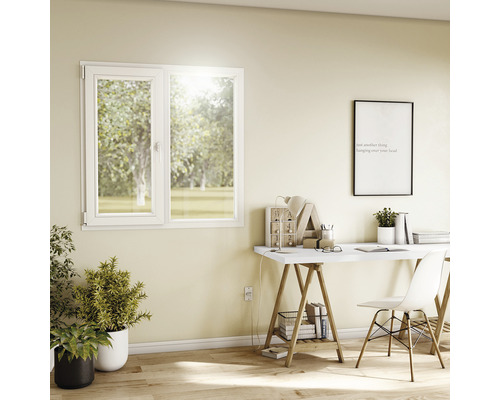 Cameră luminoasă cu fereastră, birou și scaun pentru magazinul online Hornbach