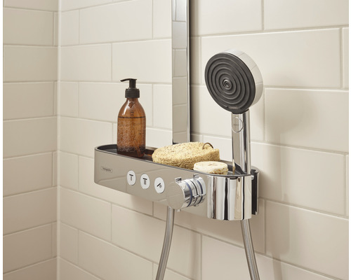 Set de duș cu raft și produse de îngrijire în baie