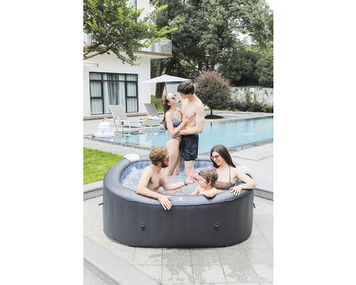 Cadă cu hidromasaj gonflabilă cu mai multe persoane în grădină