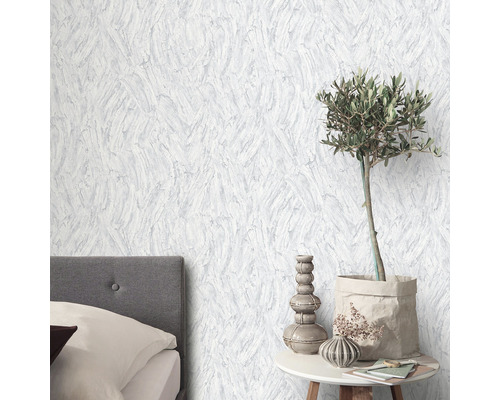 Scenă cu tapet texturat, pat și decorațiuni