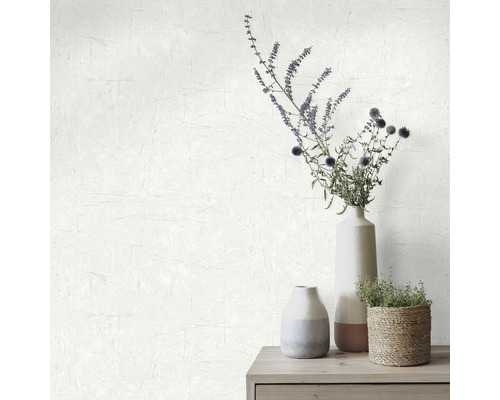 Tapetă decorativă cu aranjament floral pe un bufet