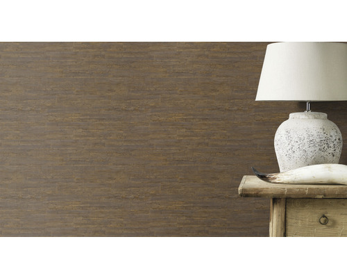 Decor de perete cu lămpi pe o măsuță laterală