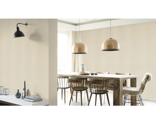 Sufragerie cu masă, scaune și tapet textil