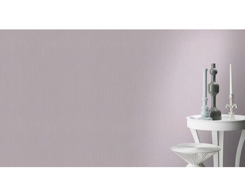 Tapet decorativ cu o structură fină în camera de zi