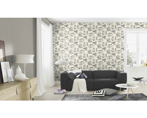 Living luminos cu tapet modelat, canapea și mobilier.