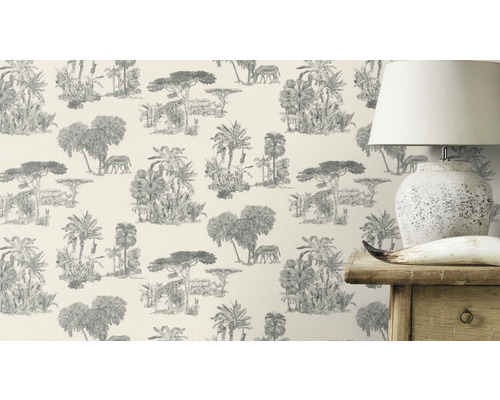 Tapet cu motiv de junglă și animale în camera de zi