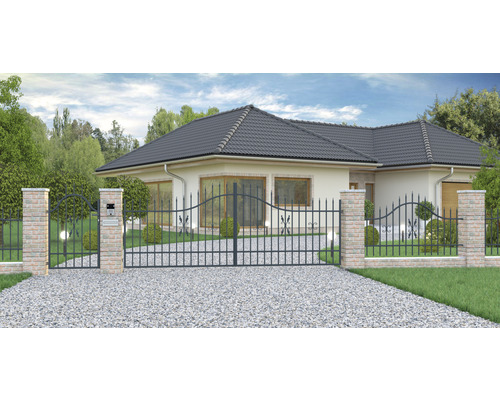Casă individuală cu poartă de intrare și gard de grădină