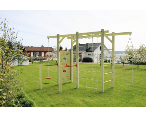 Structură de joacă cu perete de cățărare, scară orizontală, leagăn și plasă de cățărare în grădină.