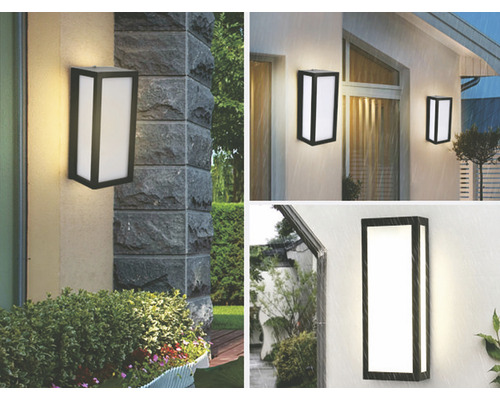 Mai multe lămpi de perete dreptunghiulare cu cadru întunecat și suprafață luminoasă pe exteriorul clădirilor.