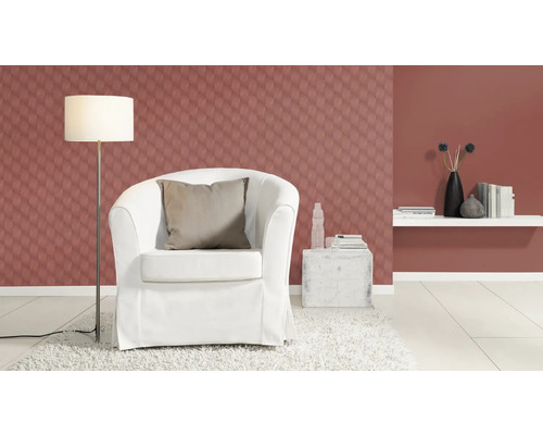 Cameră de zi cu fotoliu, lampă de podea și raft