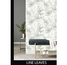 Cameră decorativă cu tapet cu model de frunze, bancă și plantă