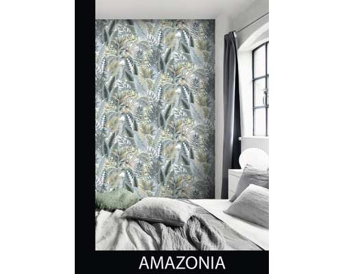 Dormitor cu tapet de junglă cu model de frunze