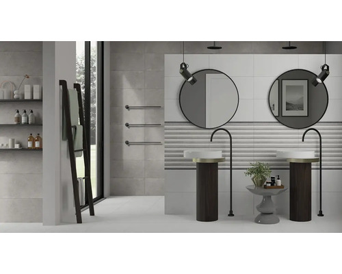 Baie cu două chiuvete, oglinzi rotunde, calorifer portprosop și raft