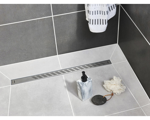 Baie cu rigolă de duș, dozator de săpun și piatră ponce