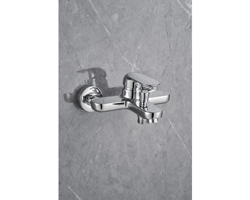 Baterie de baie cromată lucioasă pentru montare pe perete