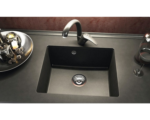 Chiuvetă cu robinet pe un blat