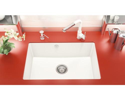 Chiuvetă cu robinet și dozator de săpun pe blat