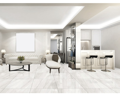 Living luminos cu canapea, fotoliu, masă și zonă de bucătărie