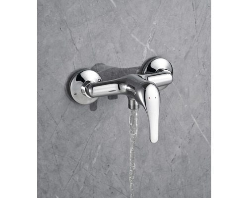 Baterie de perete cromată cu flux de apă