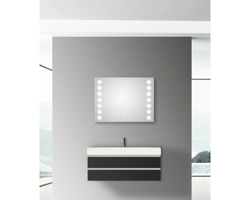 Baie cu dulap de lavoar și oglindă cu iluminare