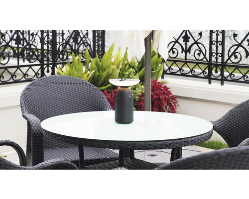 Masa cu scaune din ratan și lampă de masă cu LED în exterior