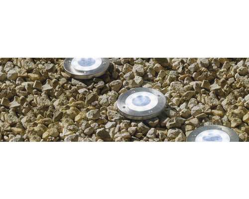 Spoturi încastrate în pat de pietriș