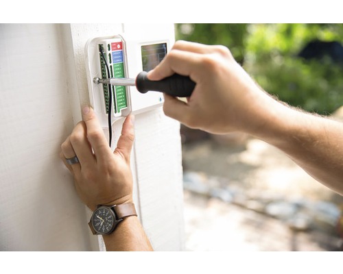 Instalarea unui sistem de irigare cu o șurubelniță